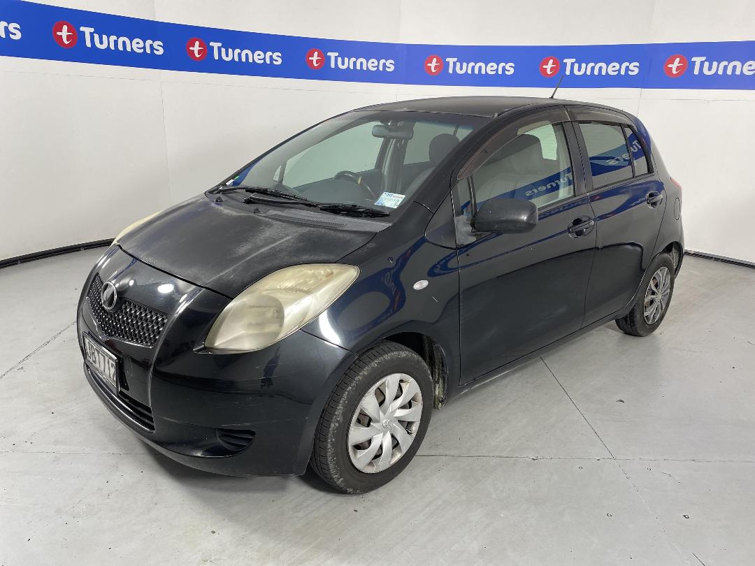 Photo '4' of Toyota Vitz