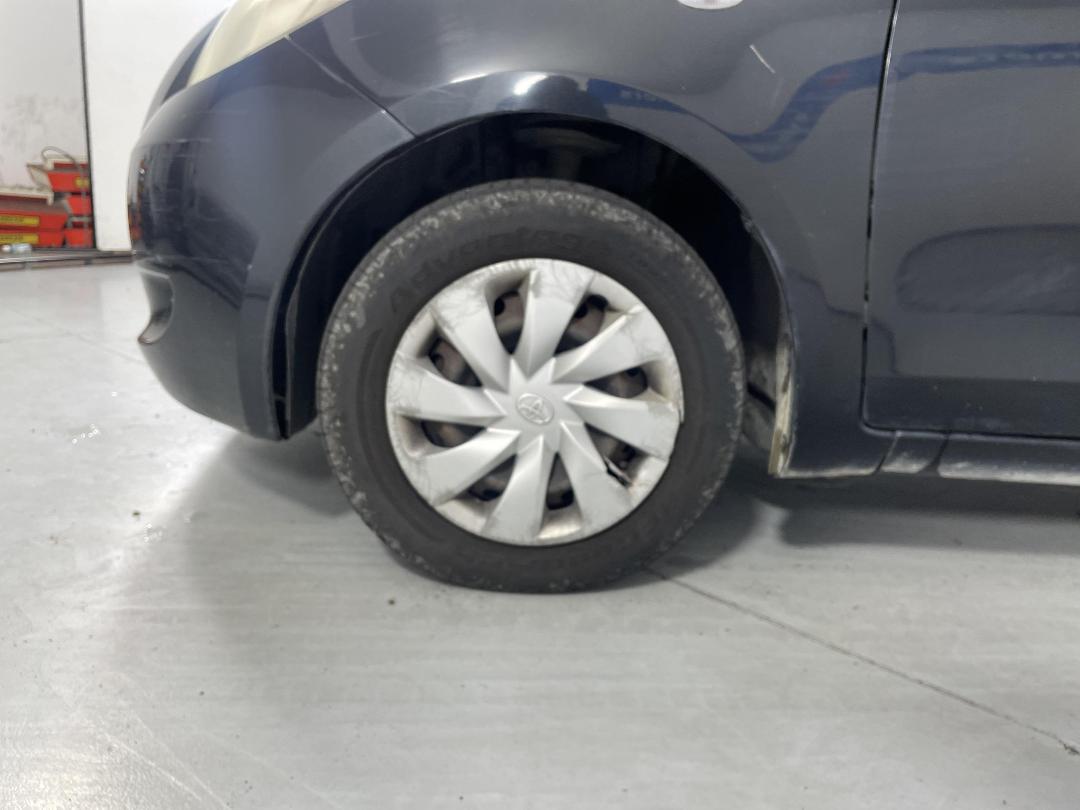 Photo '10' of Toyota Vitz