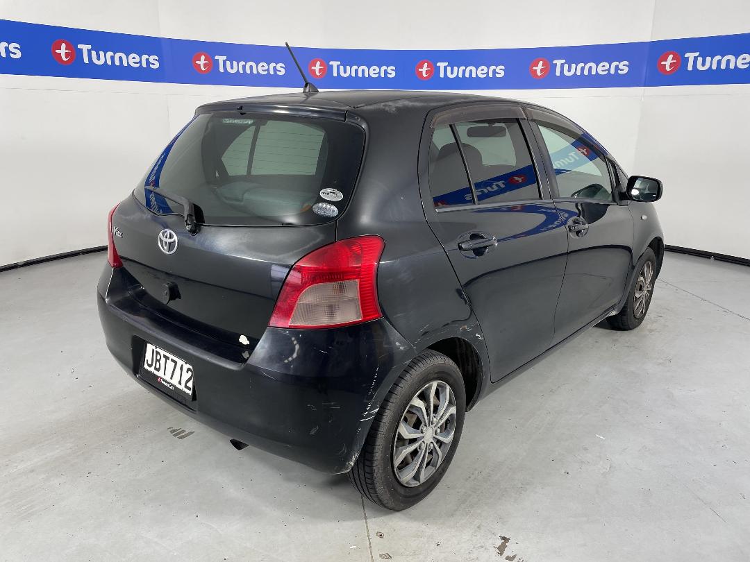 Photo '7' of Toyota Vitz