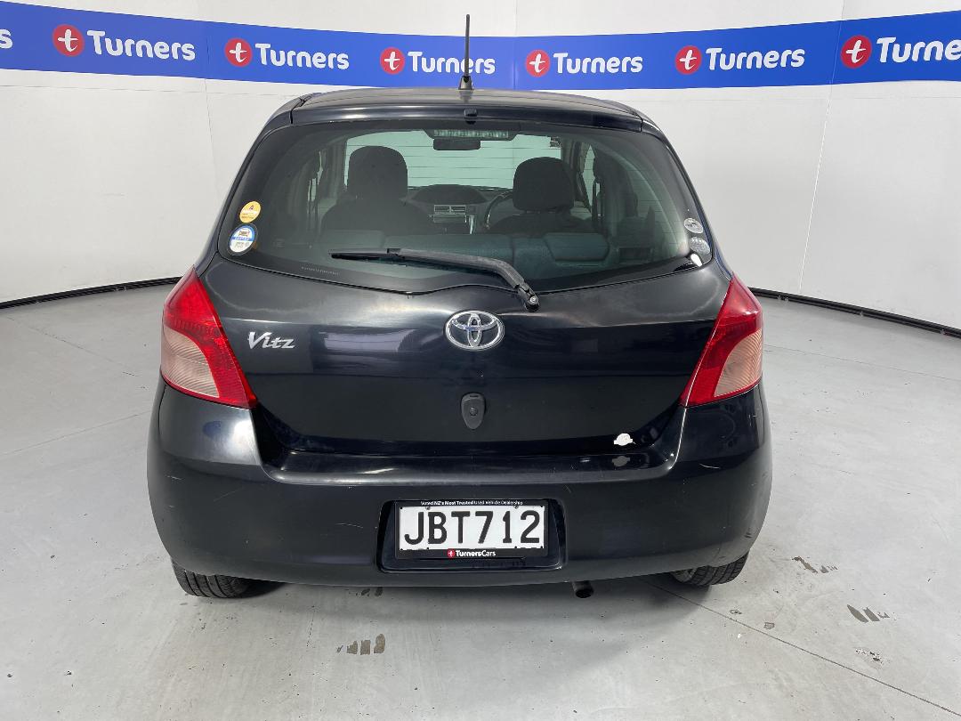 Photo '6' of Toyota Vitz