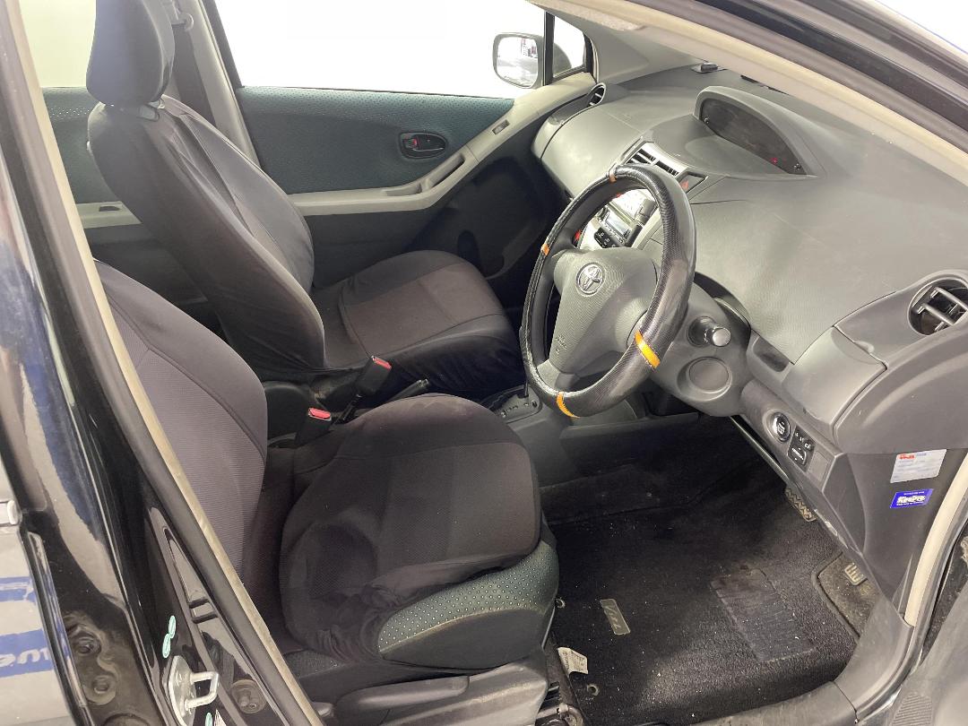 Photo '16' of Toyota Vitz