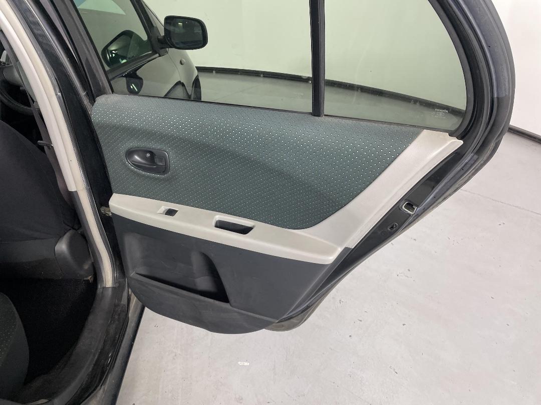 Photo '19' of Toyota Vitz