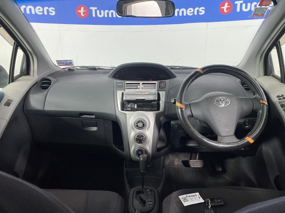 Photo '17' of Toyota Vitz