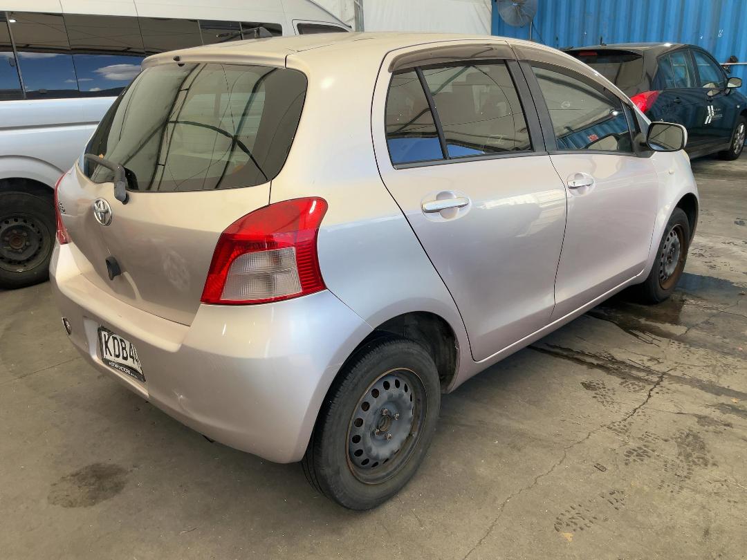 Photo '18' of Toyota Vitz