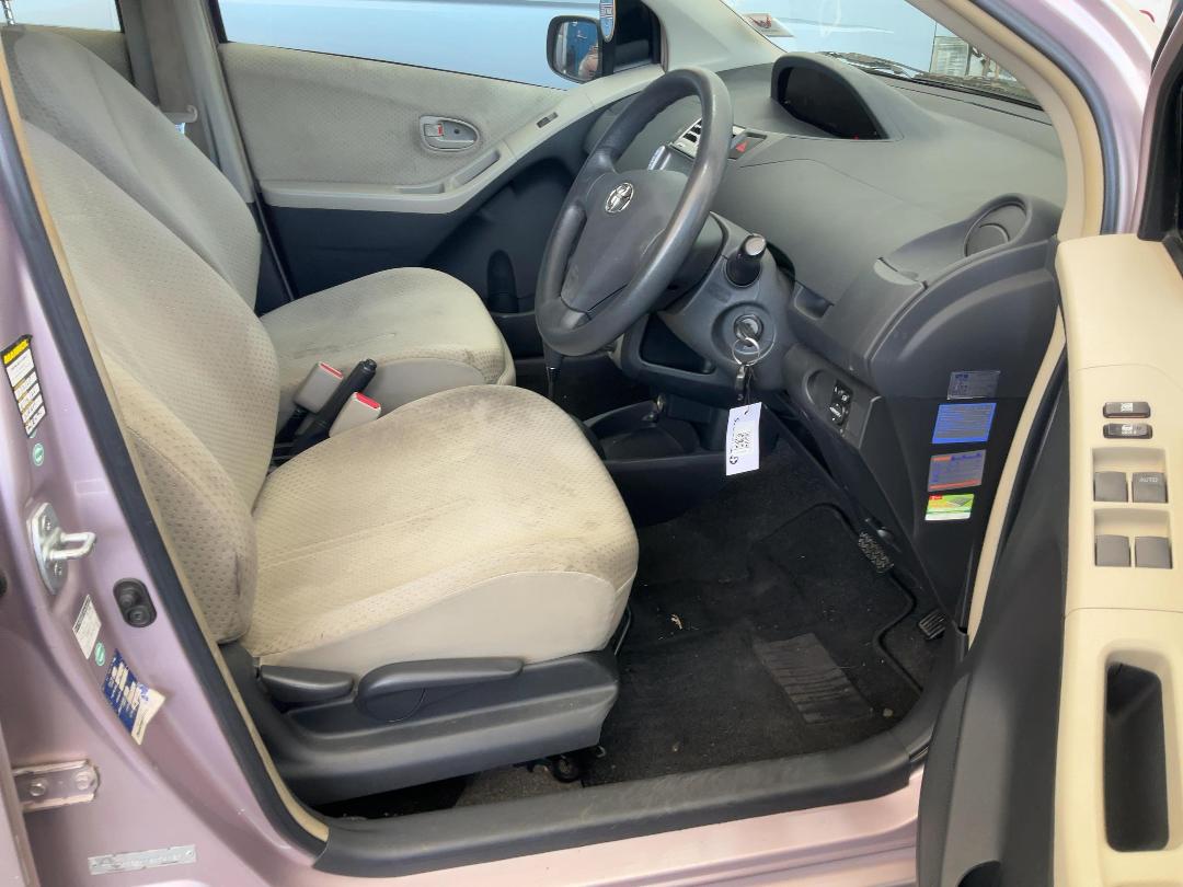 Photo '22' of Toyota Vitz