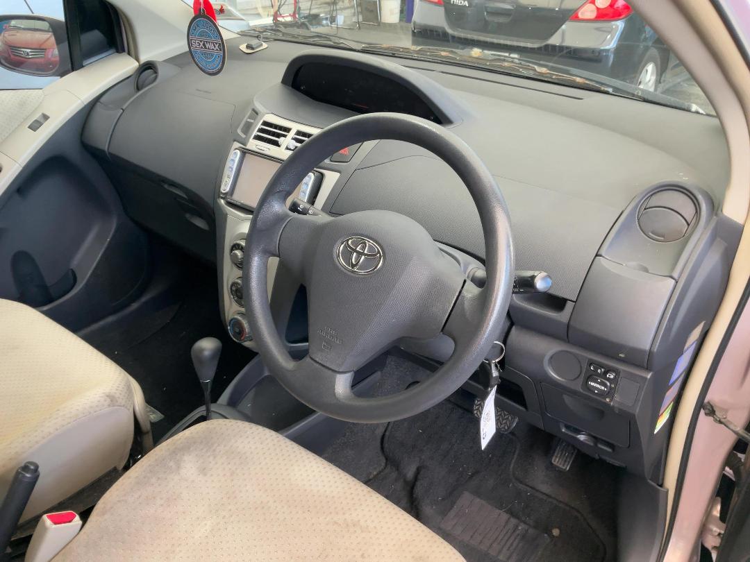 Photo '23' of Toyota Vitz