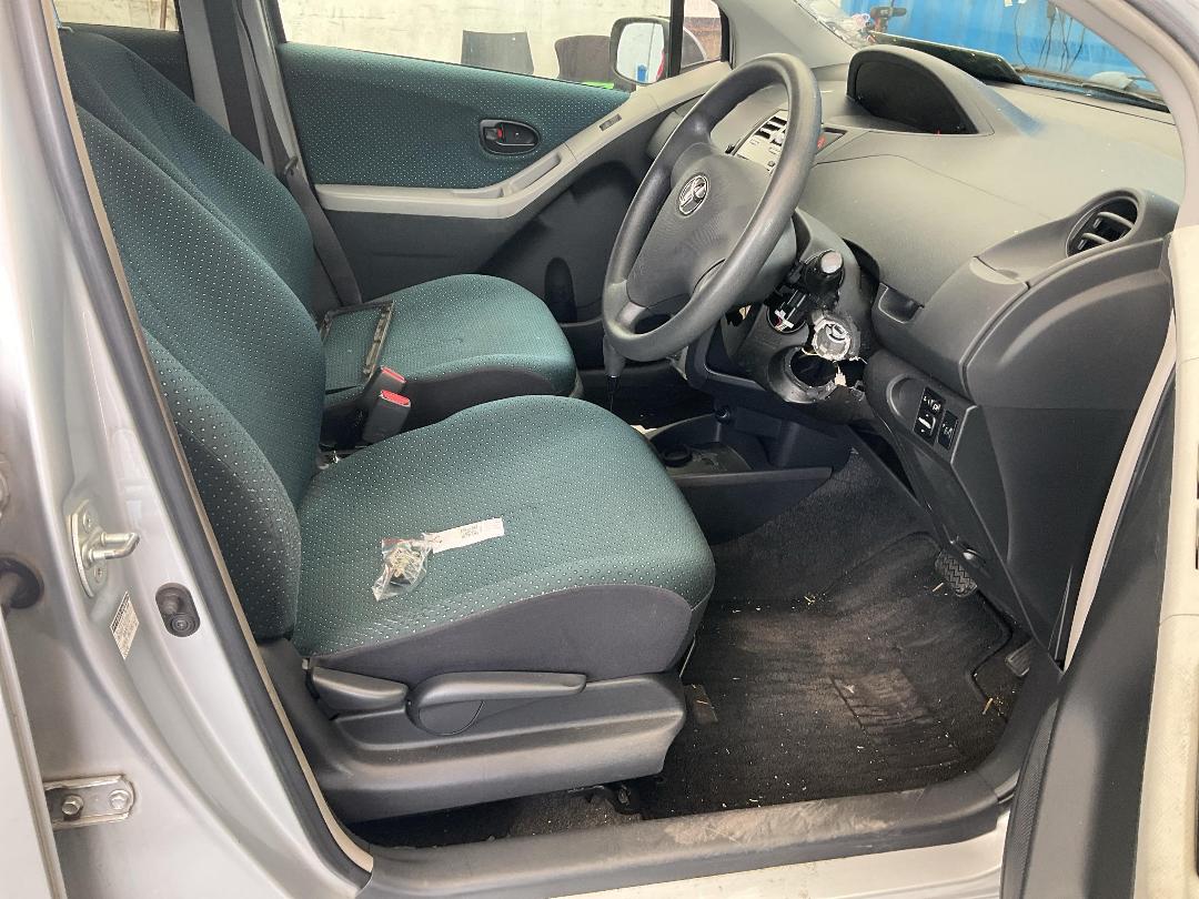 Photo '22' of Toyota Vitz