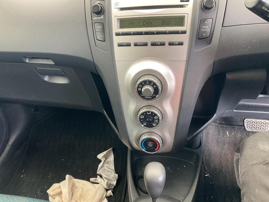 Photo '27' of Toyota Vitz