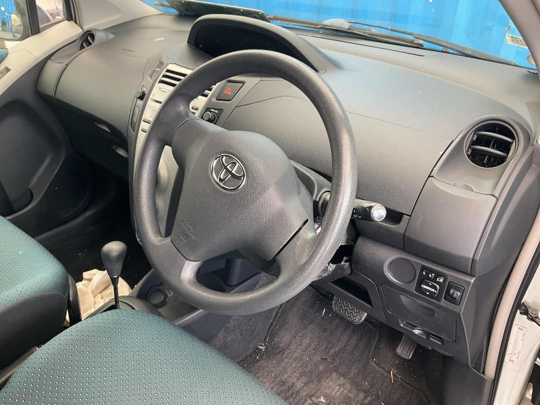 Photo '25' of Toyota Vitz