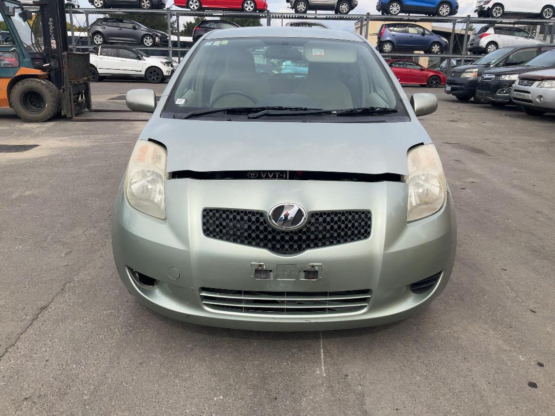 Photo '2' of Toyota Vitz