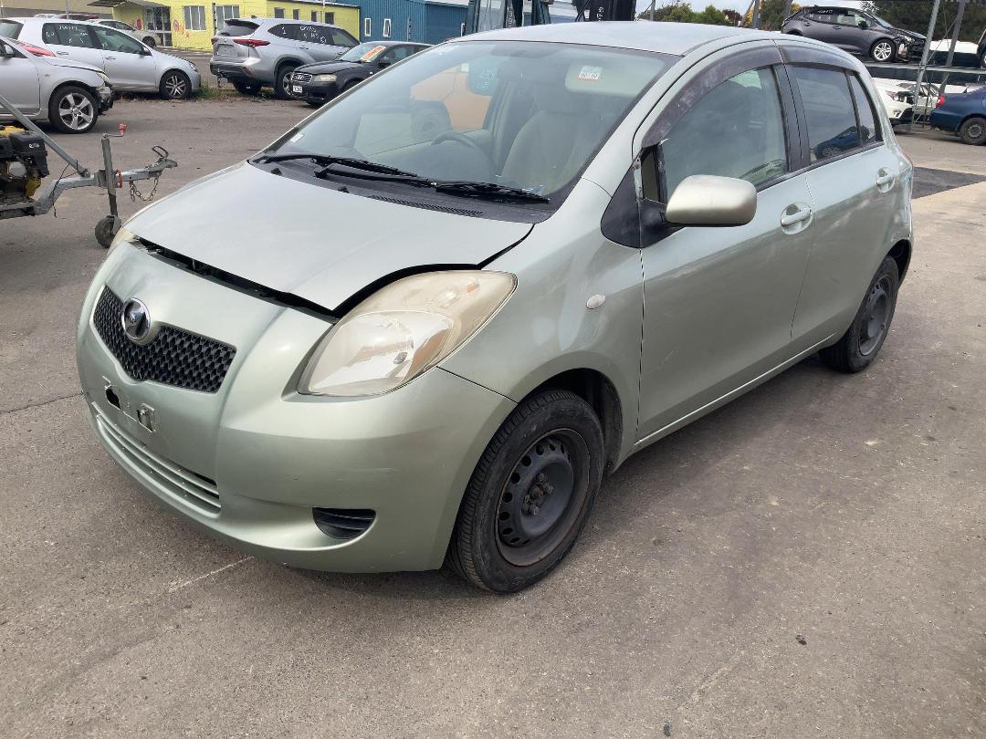 Photo '3' of Toyota Vitz