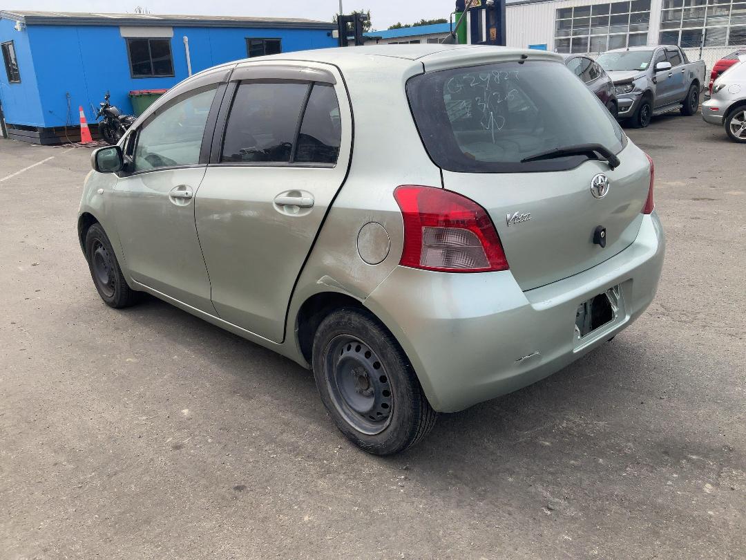 Photo '4' of Toyota Vitz