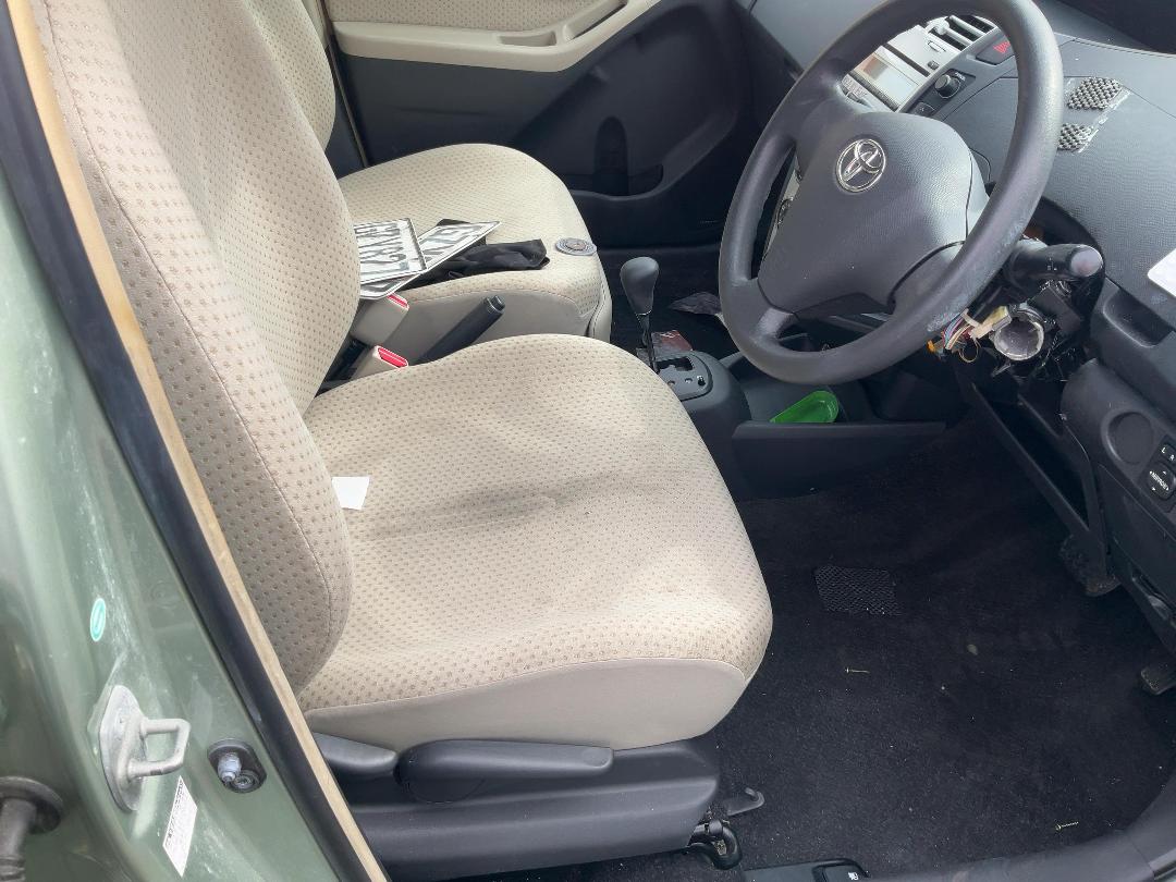 Photo '18' of Toyota Vitz