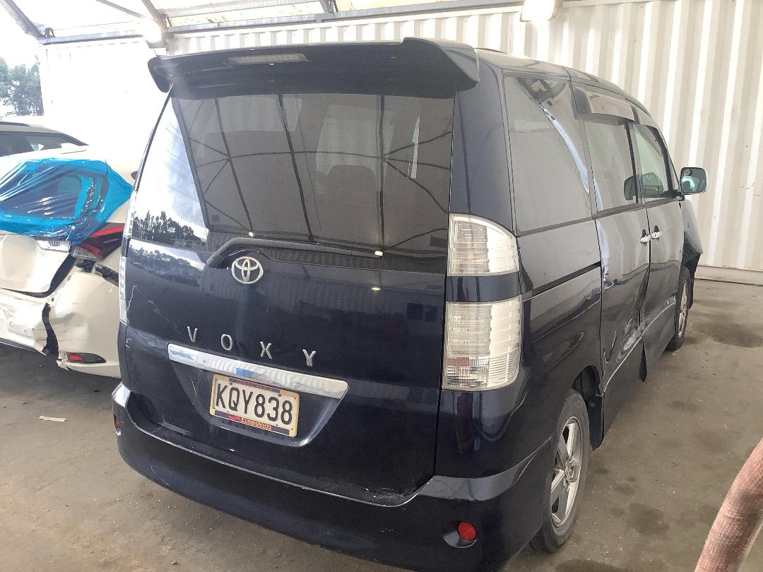 Photo '9' of Toyota Voxy