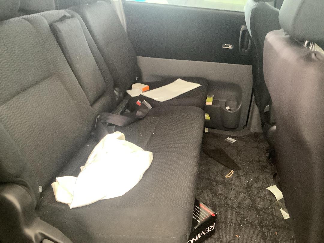 Photo '12' of Toyota Voxy