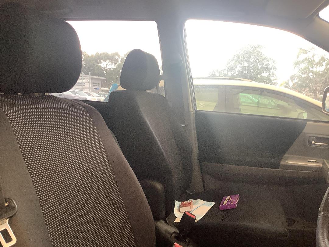 Photo '16' of Toyota Voxy