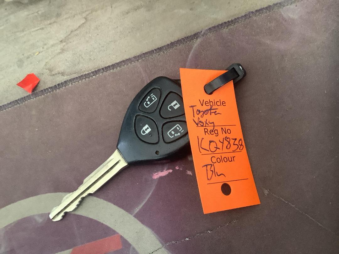 Photo '22' of Toyota Voxy