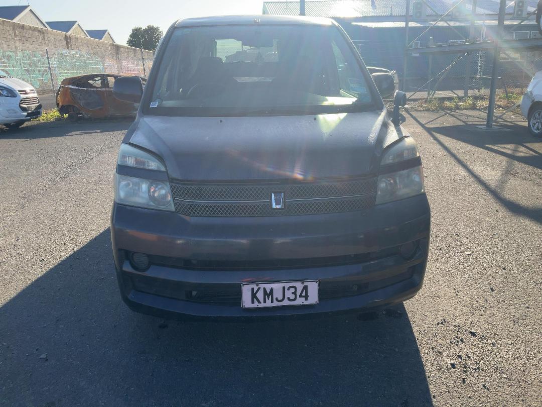 Photo '2' of Toyota Voxy