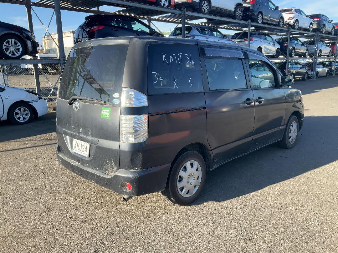 Photo '6' of Toyota Voxy