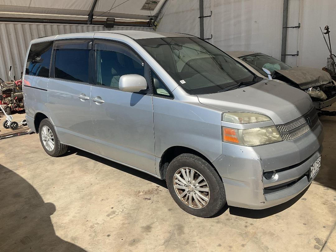 Photo '6' of Toyota Voxy