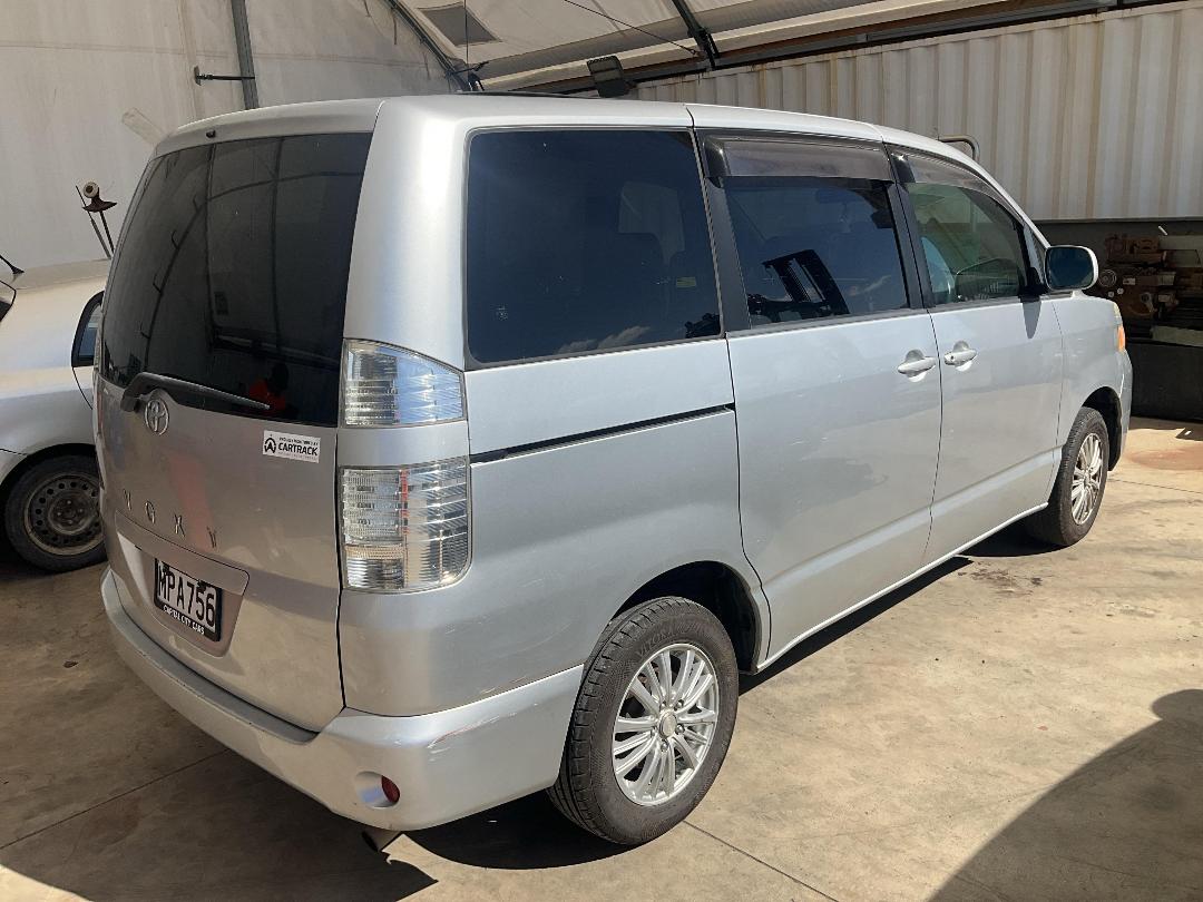 Photo '5' of Toyota Voxy