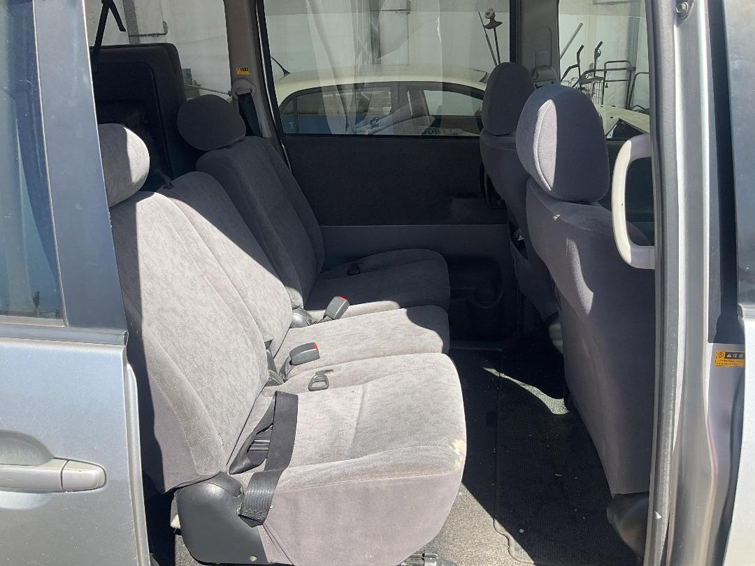 Photo '10' of Toyota Voxy