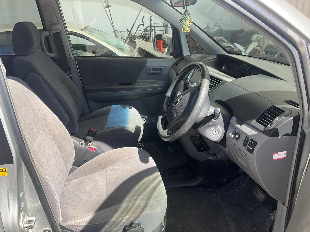 Photo '9' of Toyota Voxy