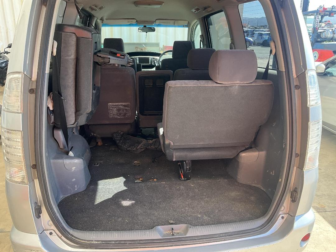 Photo '11' of Toyota Voxy