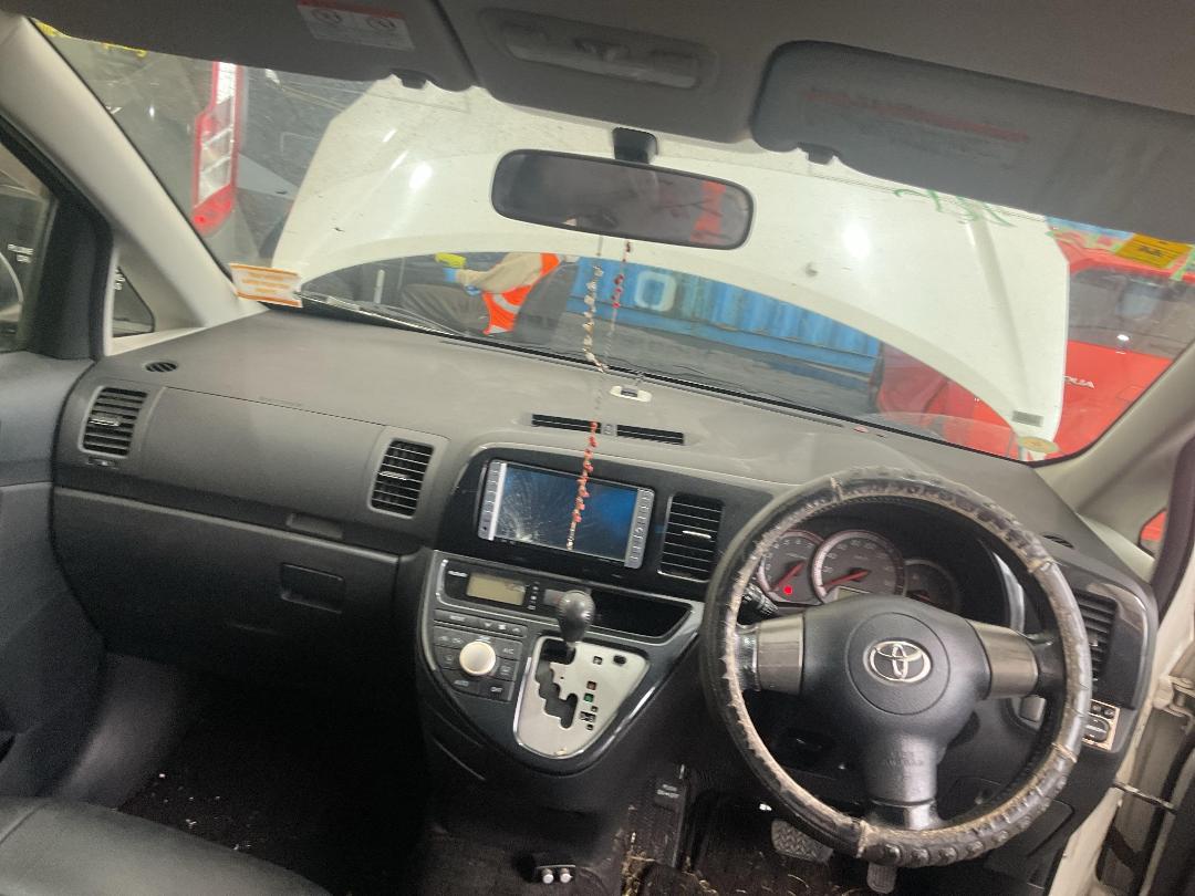 Photo '21' of Toyota Wish