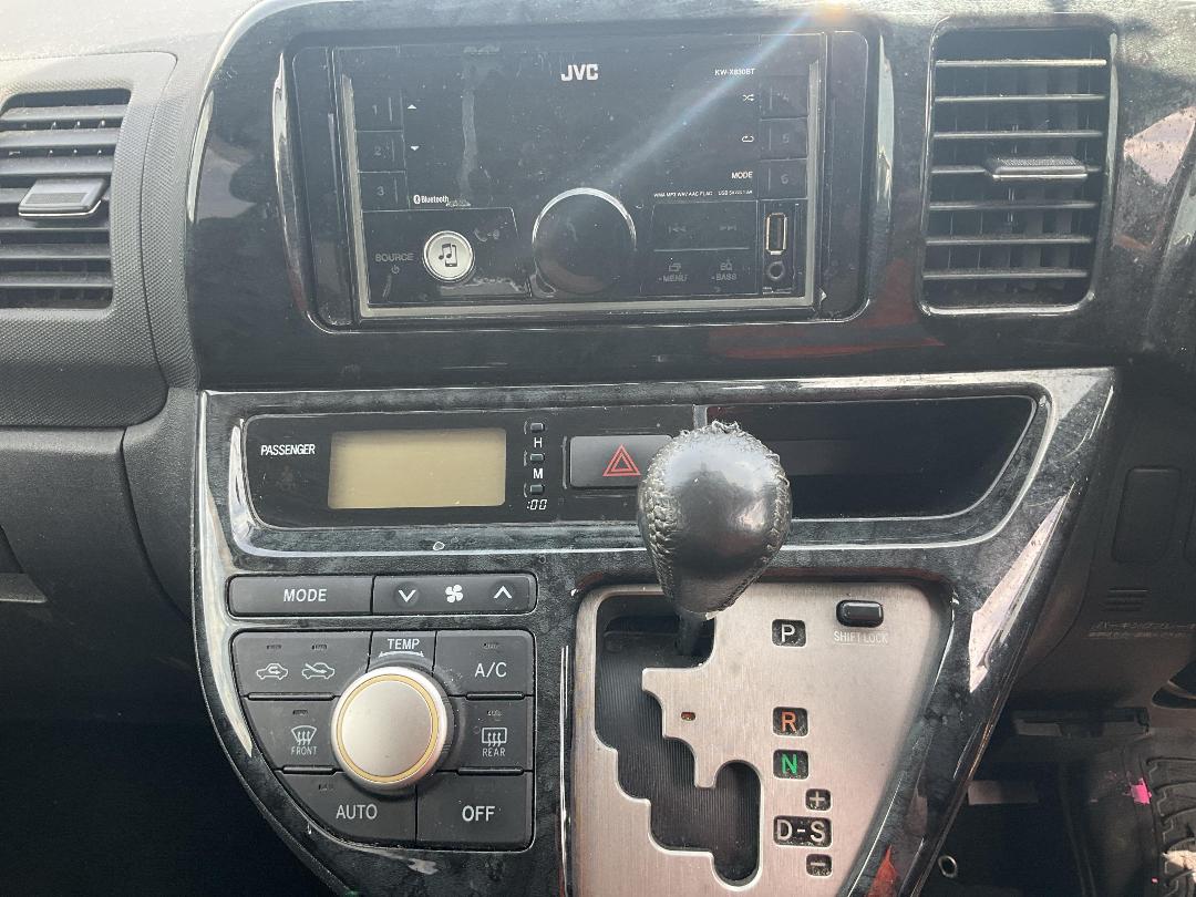 Photo '10' of Toyota Wish Photo '10' of Toyota Wish