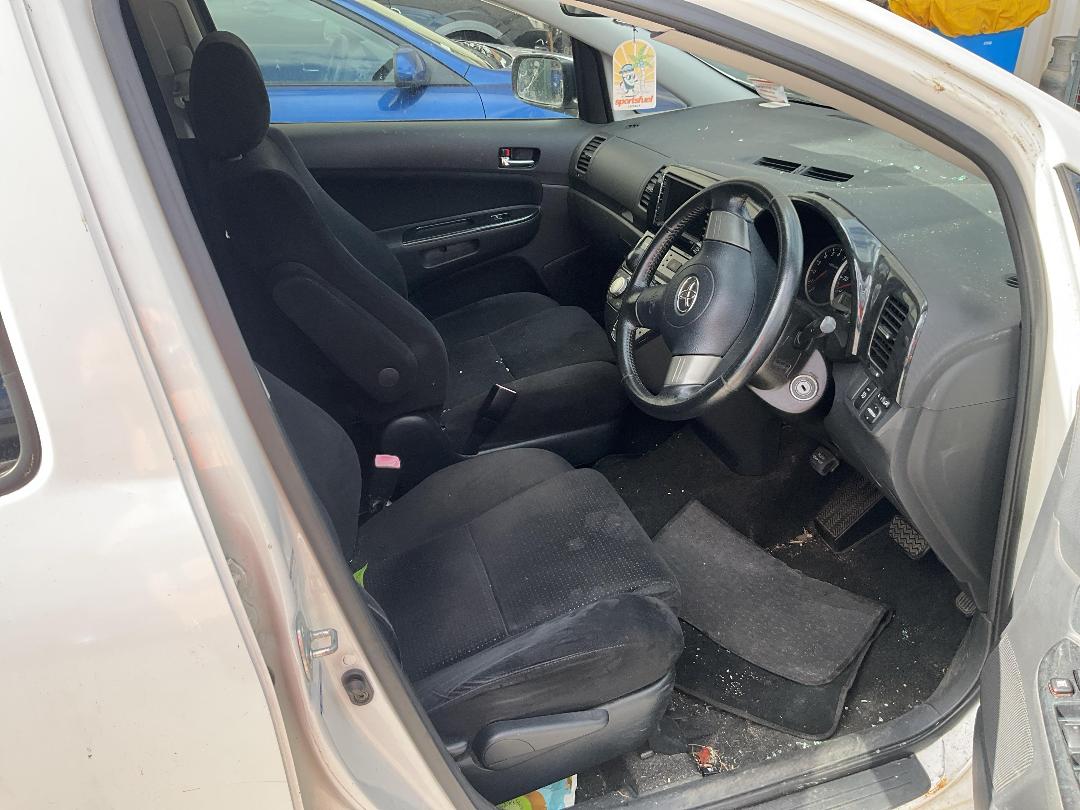 Photo '11' of Toyota Wish