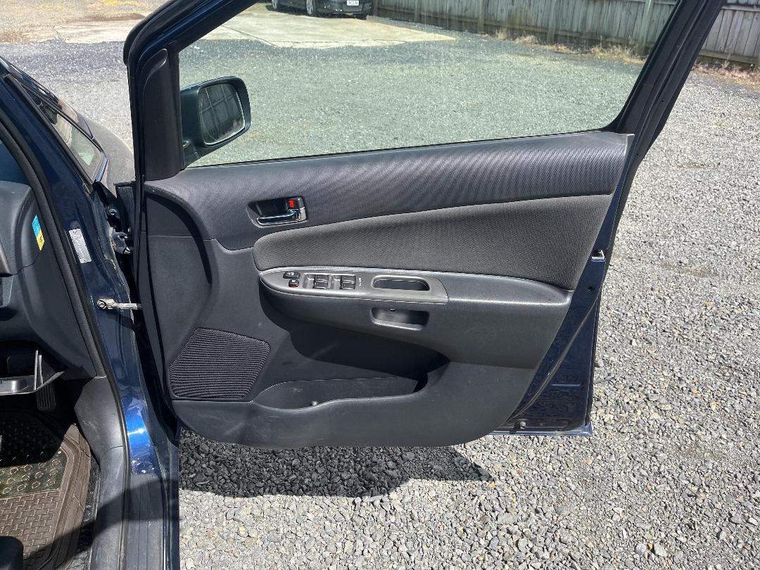 Photo '13' of Toyota Wish Photo '13' of Toyota Wish