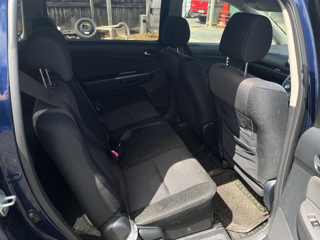 Photo '18' of Toyota Wish Photo '18' of Toyota Wish