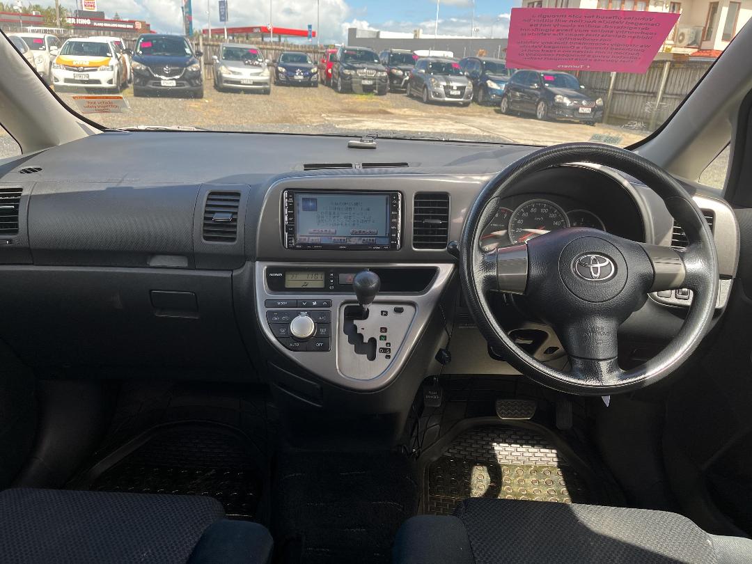 Photo '15' of Toyota Wish Photo '15' of Toyota Wish