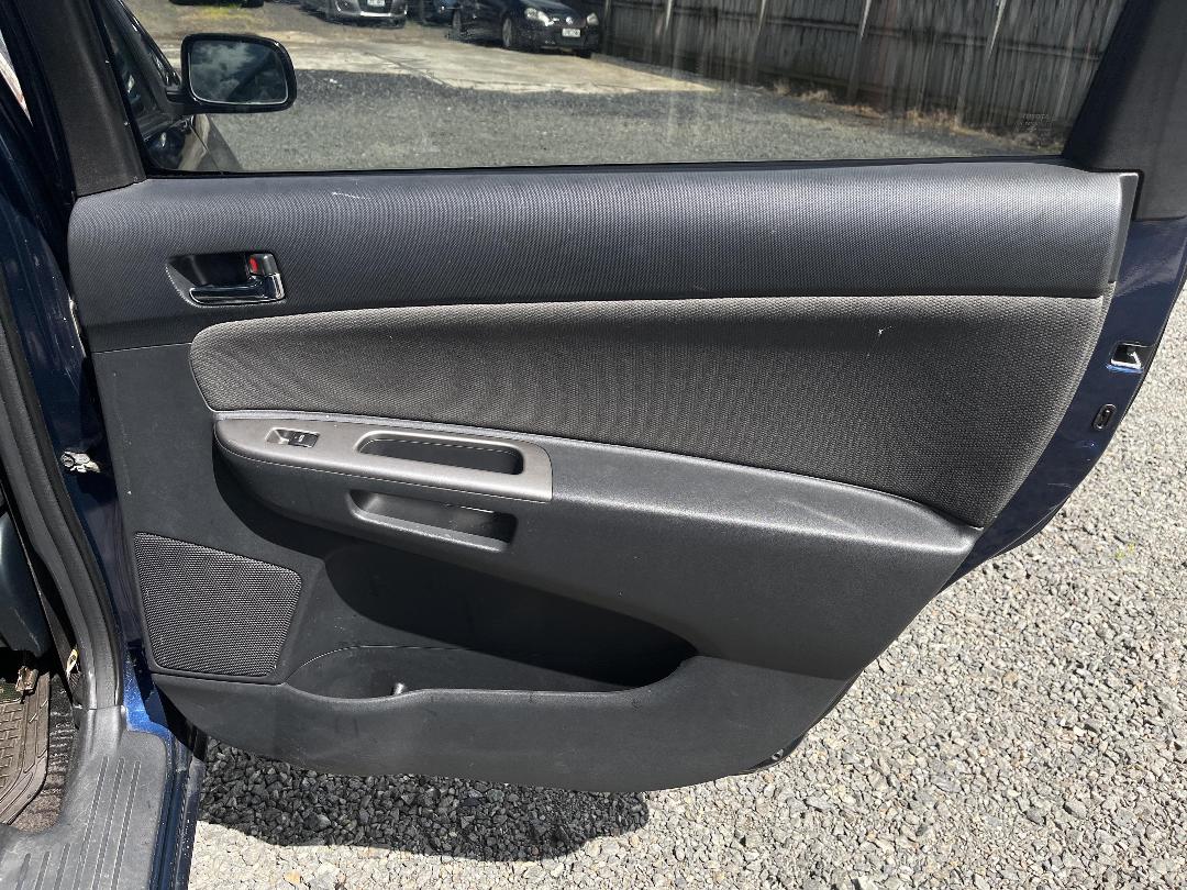 Photo '17' of Toyota Wish Photo '17' of Toyota Wish