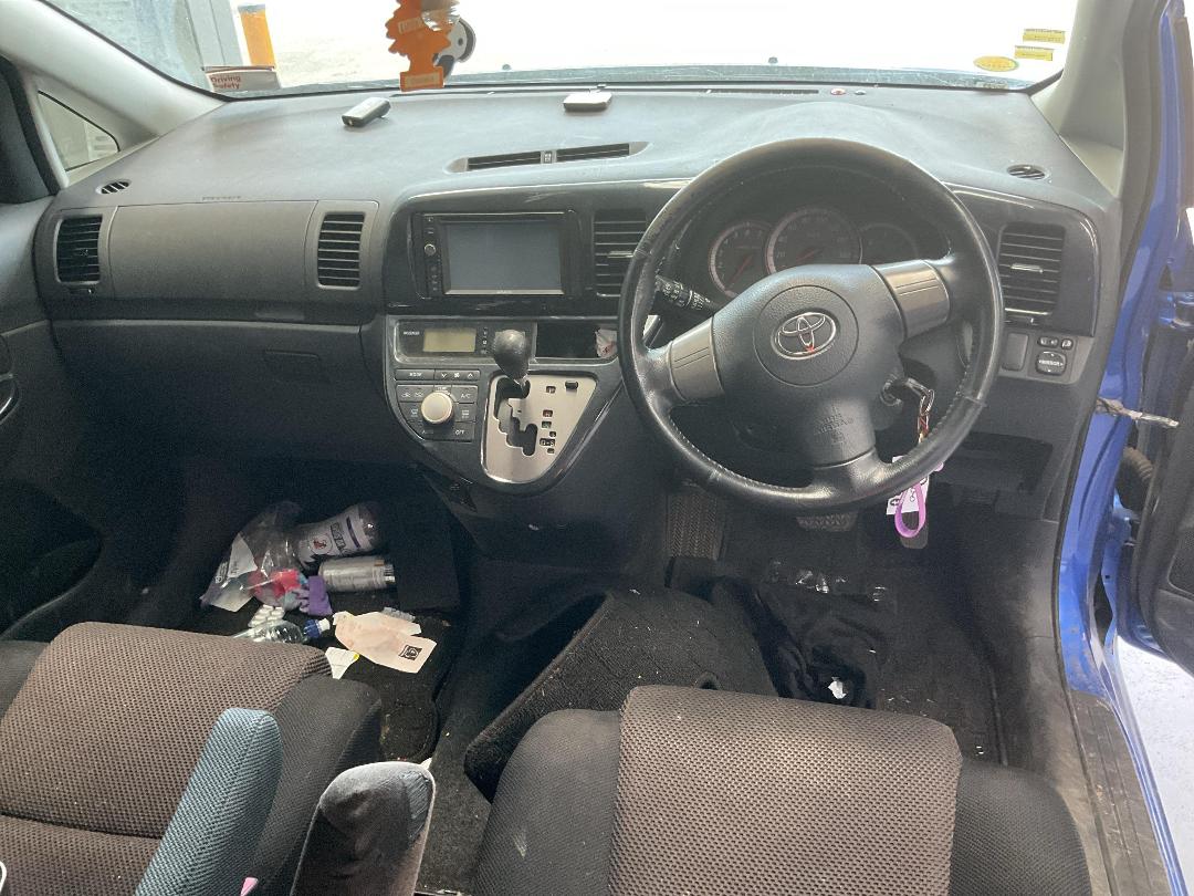 Photo '17' of Toyota Wish