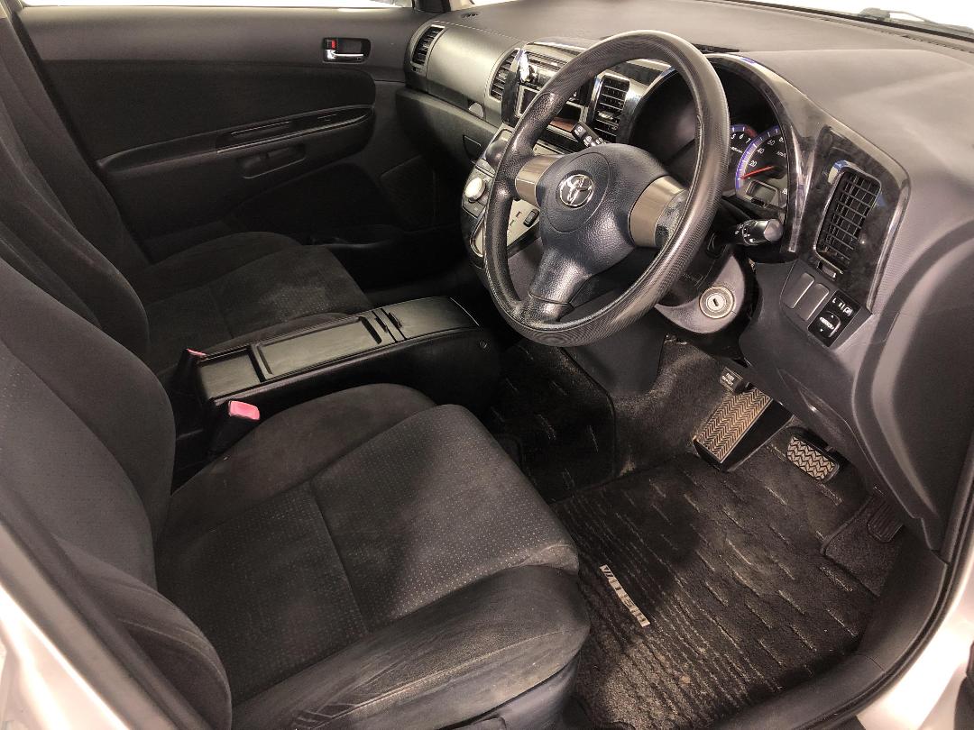 Photo '16' of Toyota Wish