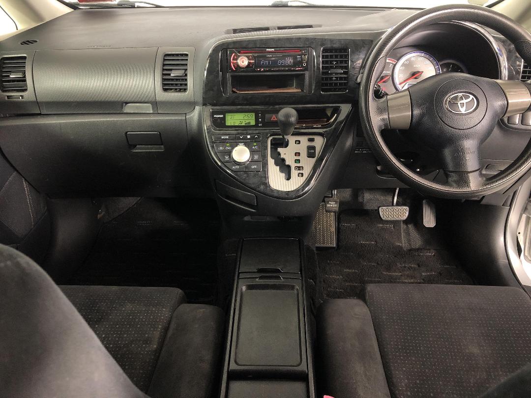 Photo '17' of Toyota Wish