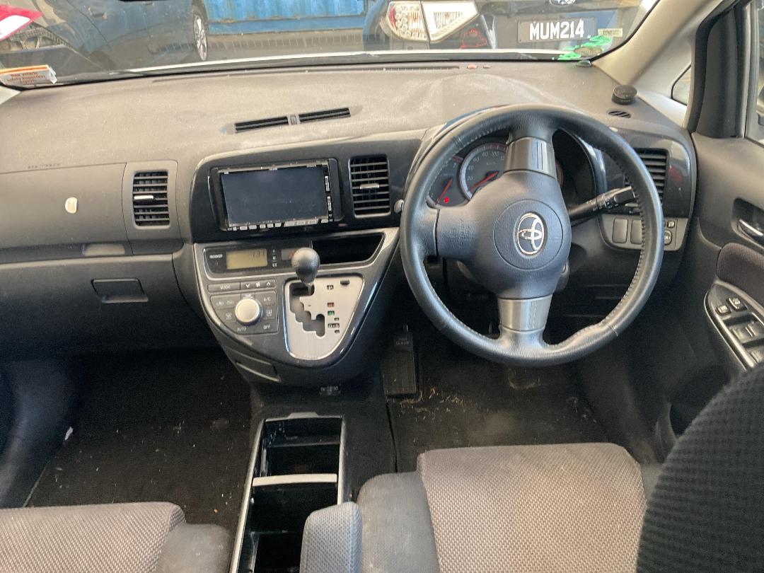 Photo '25' of Toyota Wish Photo '25' of Toyota Wish