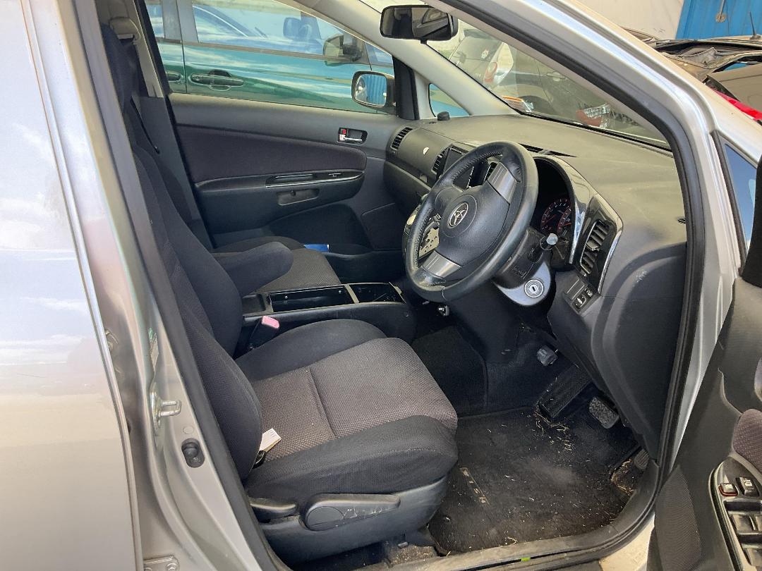 Photo '28' of Toyota Wish Photo '28' of Toyota Wish