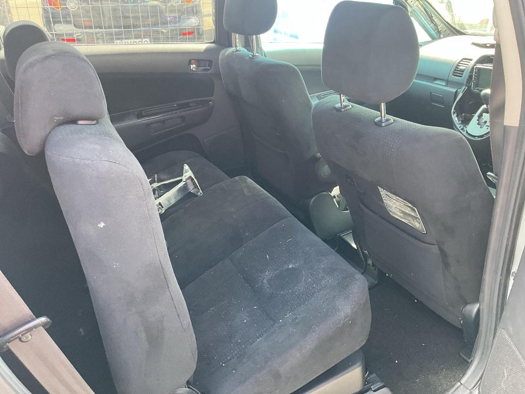 Photo '11' of Toyota Wish