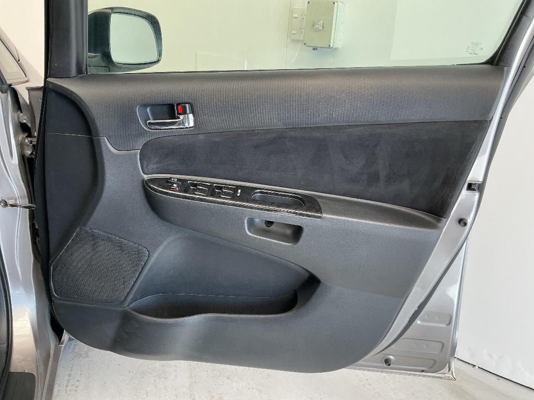 Photo '15' of Toyota Wish