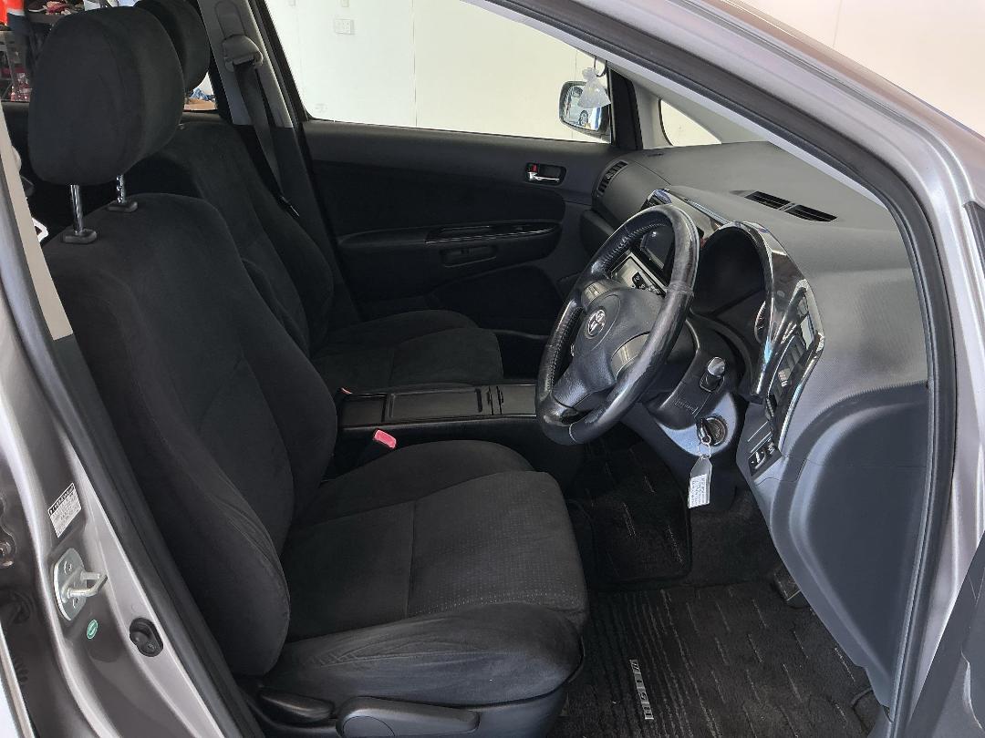 Photo '16' of Toyota Wish