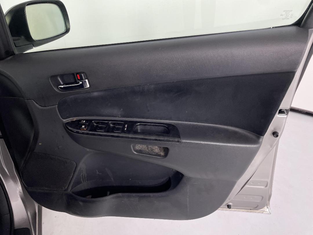 Photo '15' of Toyota Wish Photo '15' of Toyota Wish