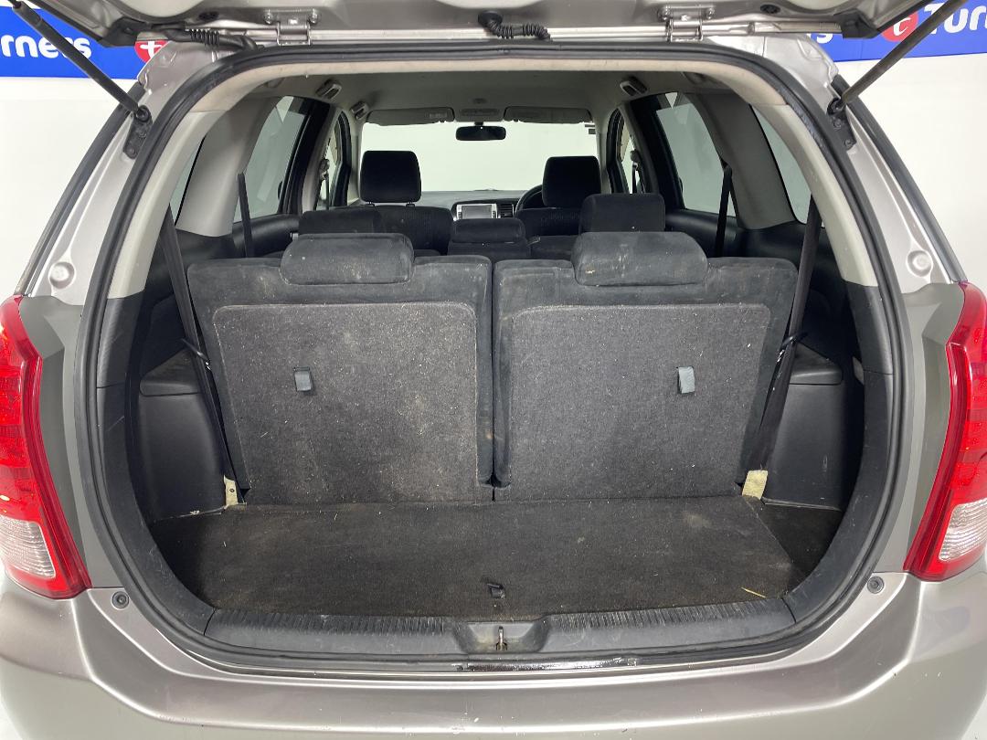 Photo '14' of Toyota Wish Photo '14' of Toyota Wish