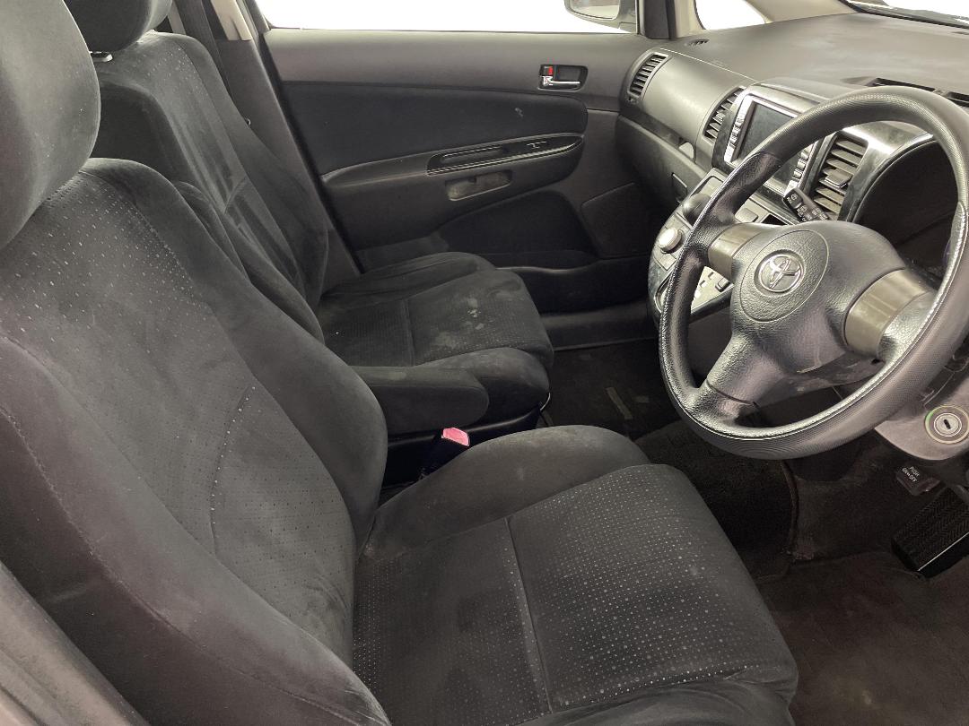 Photo '16' of Toyota Wish Photo '16' of Toyota Wish