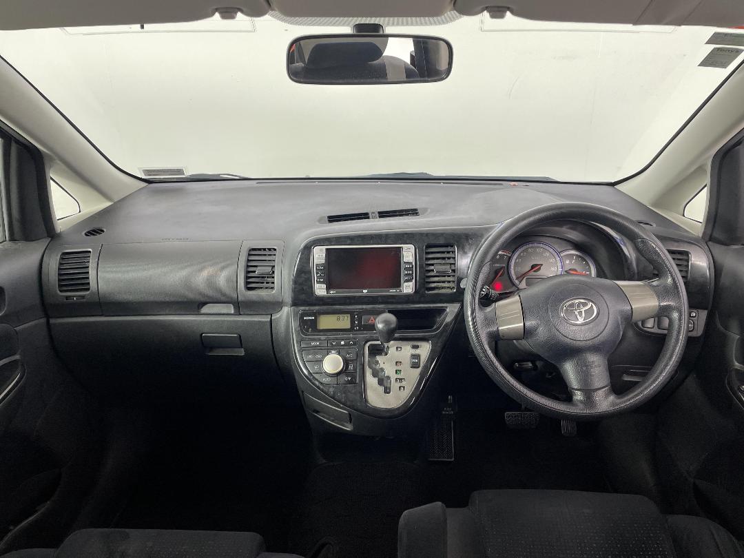 Photo '17' of Toyota Wish Photo '17' of Toyota Wish