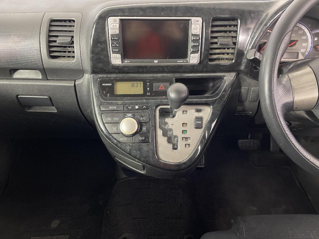 Photo '18' of Toyota Wish Photo '18' of Toyota Wish