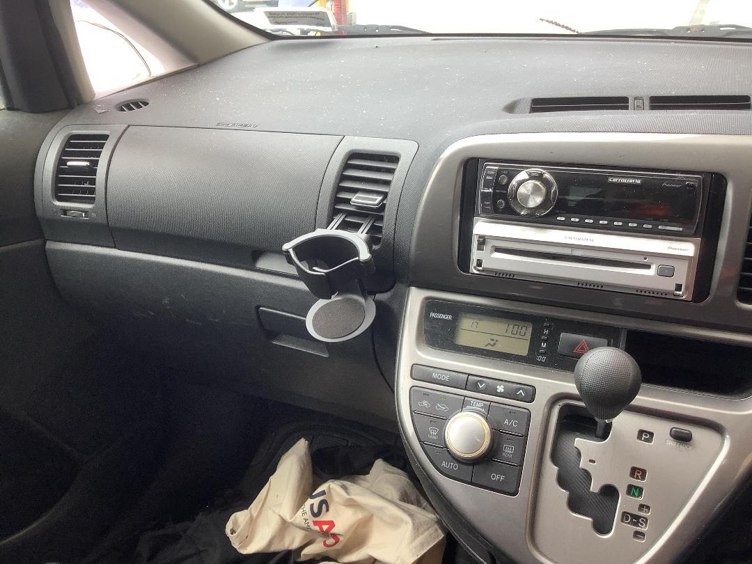 Photo '17' of Toyota Wish Photo '17' of Toyota Wish