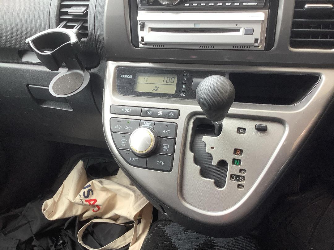 Photo '16' of Toyota Wish Photo '16' of Toyota Wish